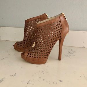 Sexy Never worn - Michael Kors heels
